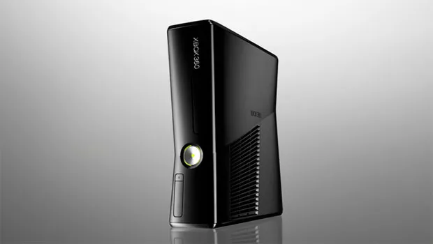 Xbox 360 Slim Console (Glossy Black and Chrome Rims/No Memory