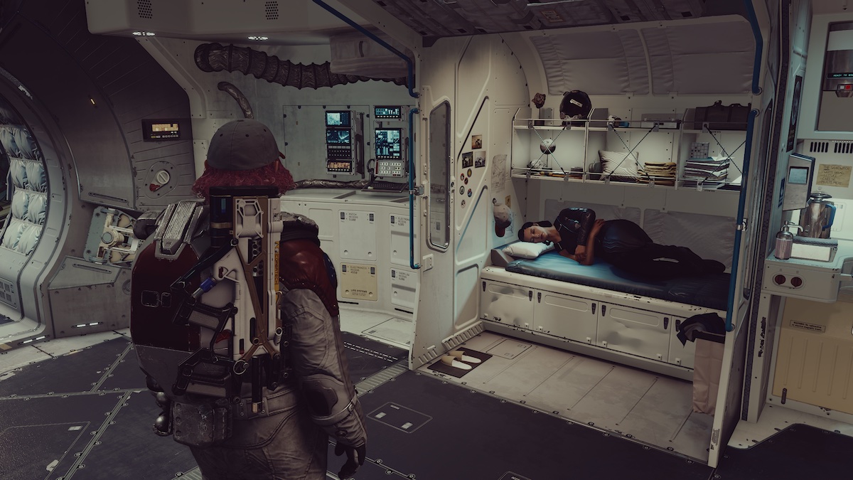 Andreja schläft im Raumschiff in Starfield.