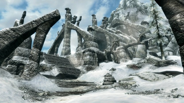 The Elder Scrolls: Bild aus Skyrim, das den schneebedeckten Eingang zum Bleak Falls Barrow zeigt.