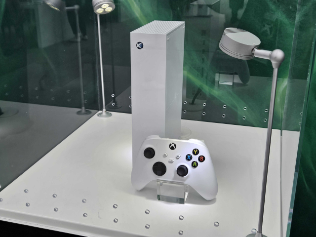 Robot White Xbox Series S