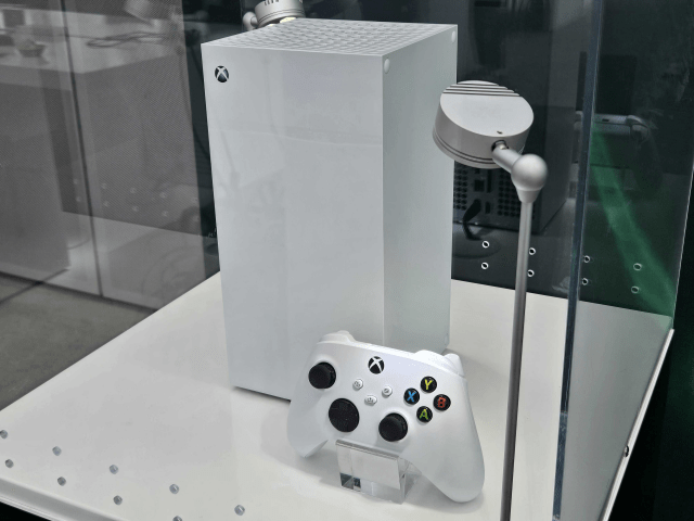 Robot White Xbox Series X