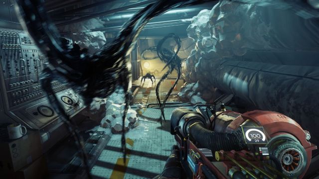 Aliens attacking player in Prey