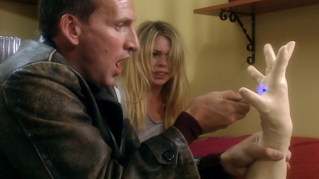Christopher Ecclestone and Billie Piper in Rose