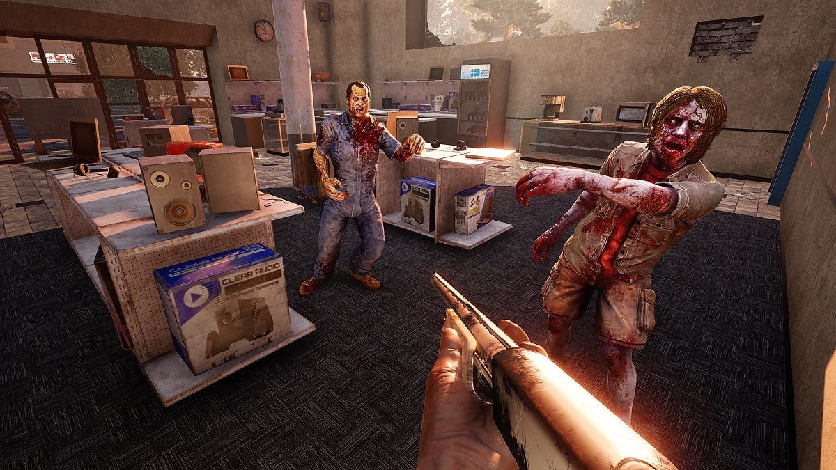 7 Days to Die: the player points a shotgun at two advancing zombies.