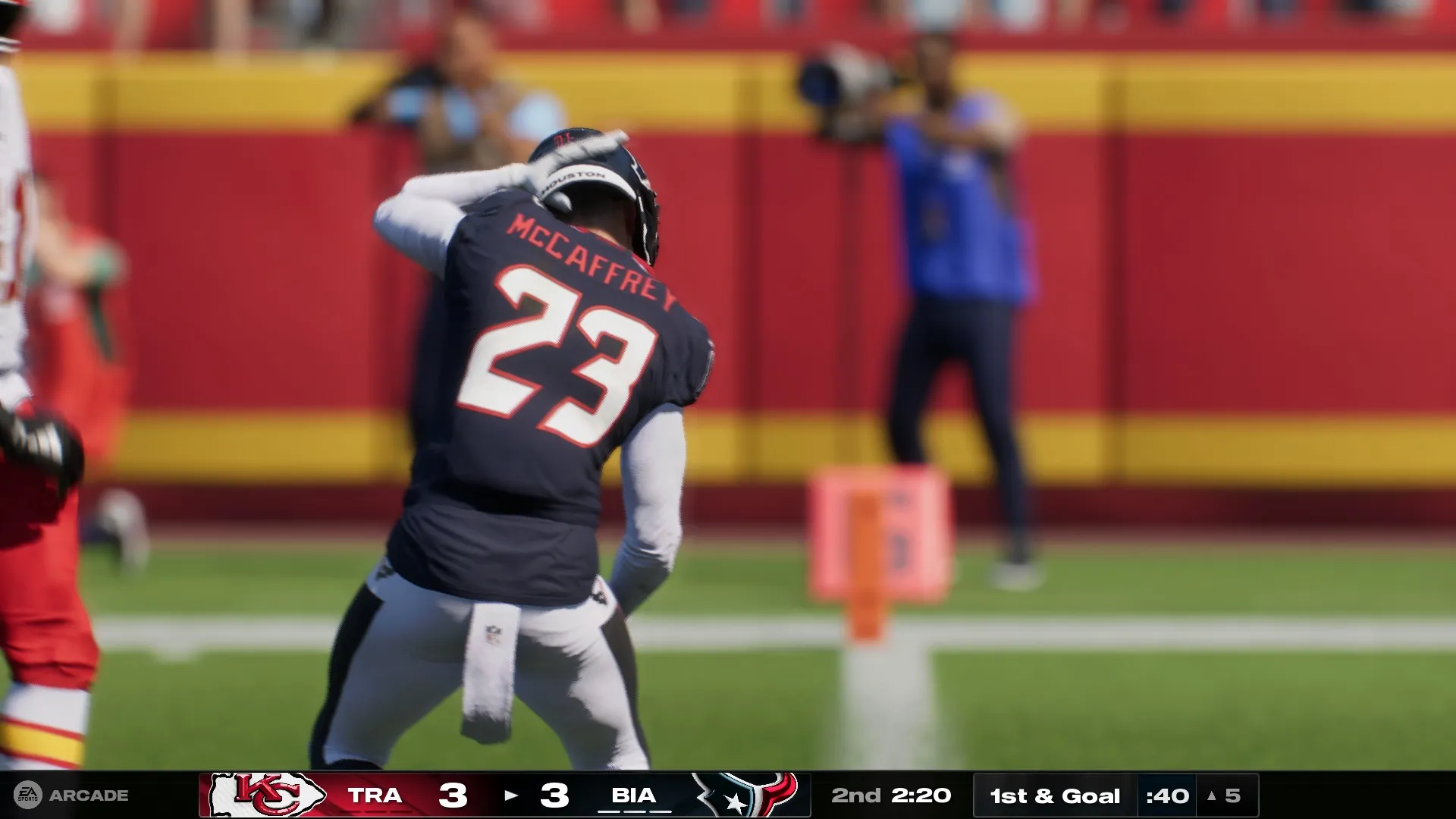 How to change camera angle in Madden NFL 25