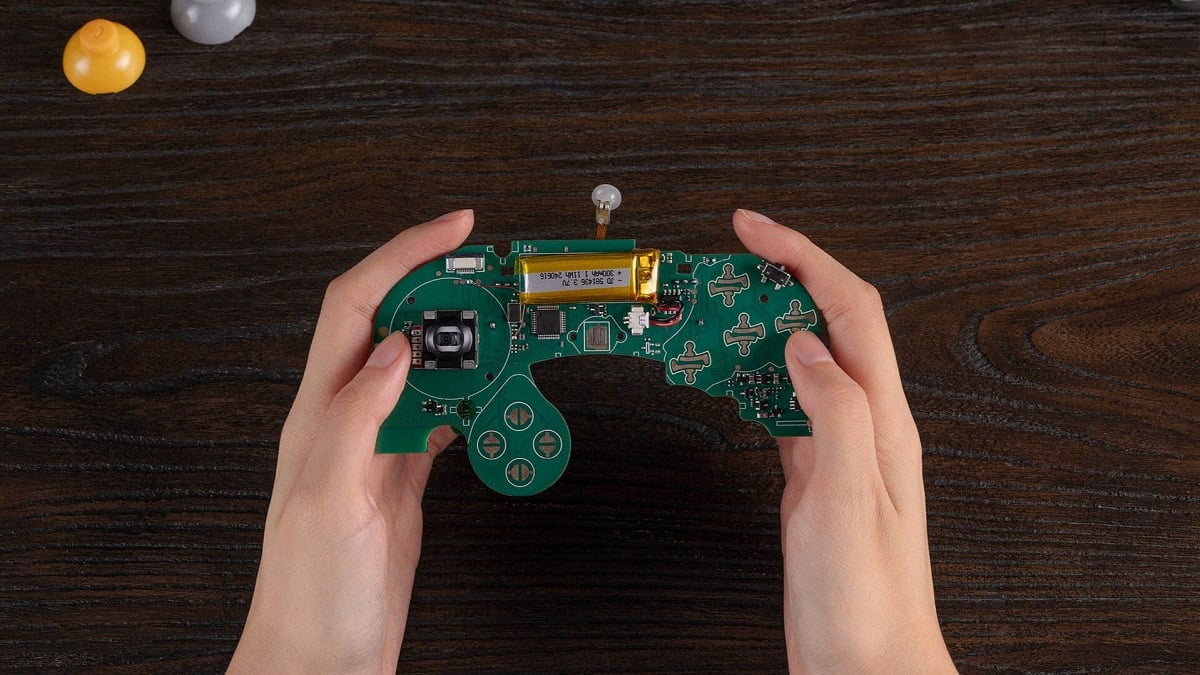 8BitDo tiene un kit de modificación inalámbrico y un receptor para el controlador GameCube, si te pierdes el detalle