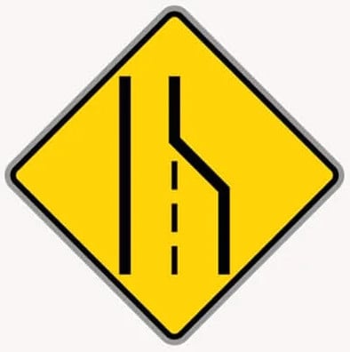 Right Lane Ends road sign in the BitLife driivng test