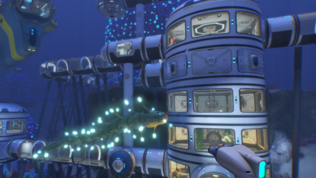 A large underwater player base in Subnautica.